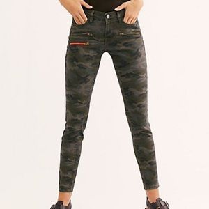 Woman’s Jeans. Etienne Marcel